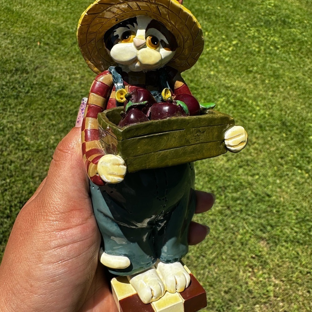 Enesco 1995 Donna Little Corporation Cat Holding Box Of Apples Figurine